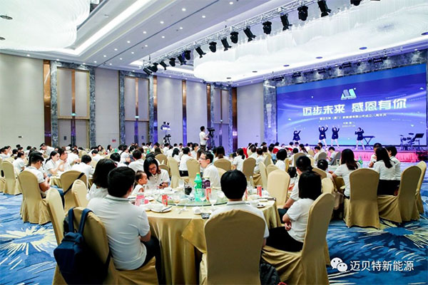 觀看表演.jpg 觀看表演.jpg