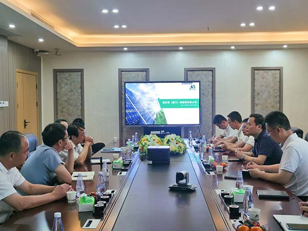 陳熹董事長攜高管團隊與黃曉舟常務(wù)副市長一行會議交流中-1