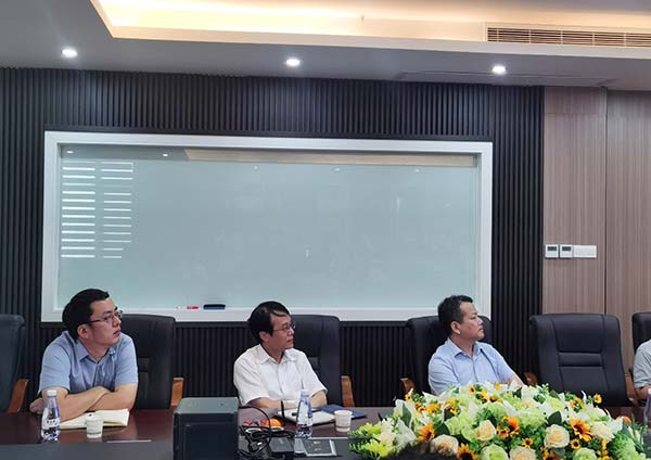 陳熹董事長攜高管團隊與黃曉舟常務(wù)副市長一行會議交流中-3